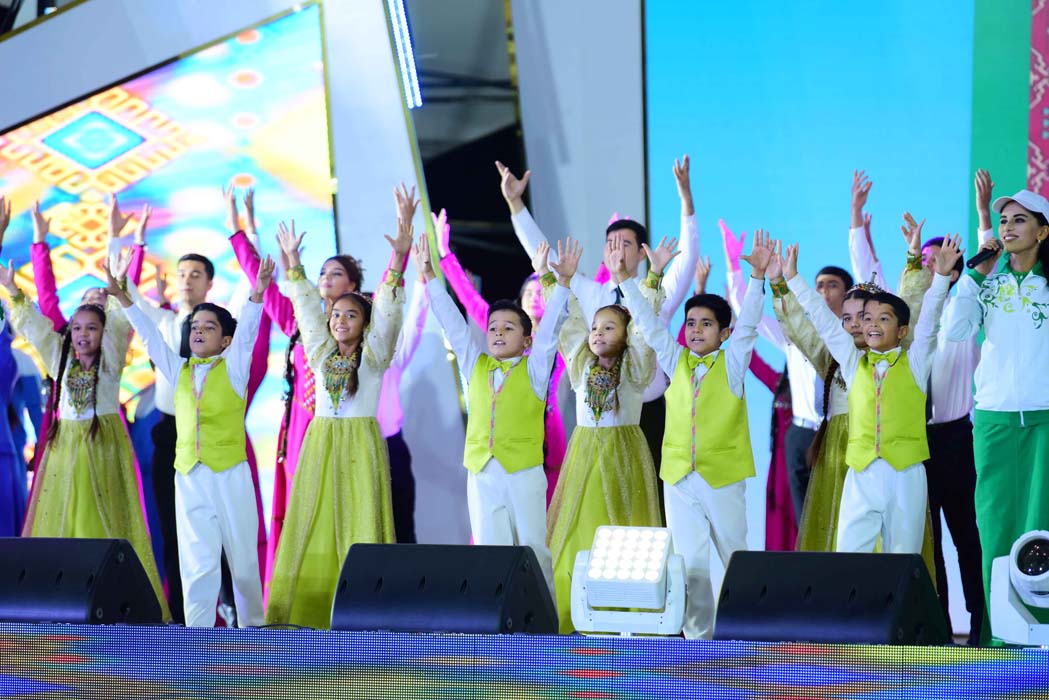 Türkmenistanda Saglygy goraýyş we derman senagaty işgärleriniň güni bellenildi